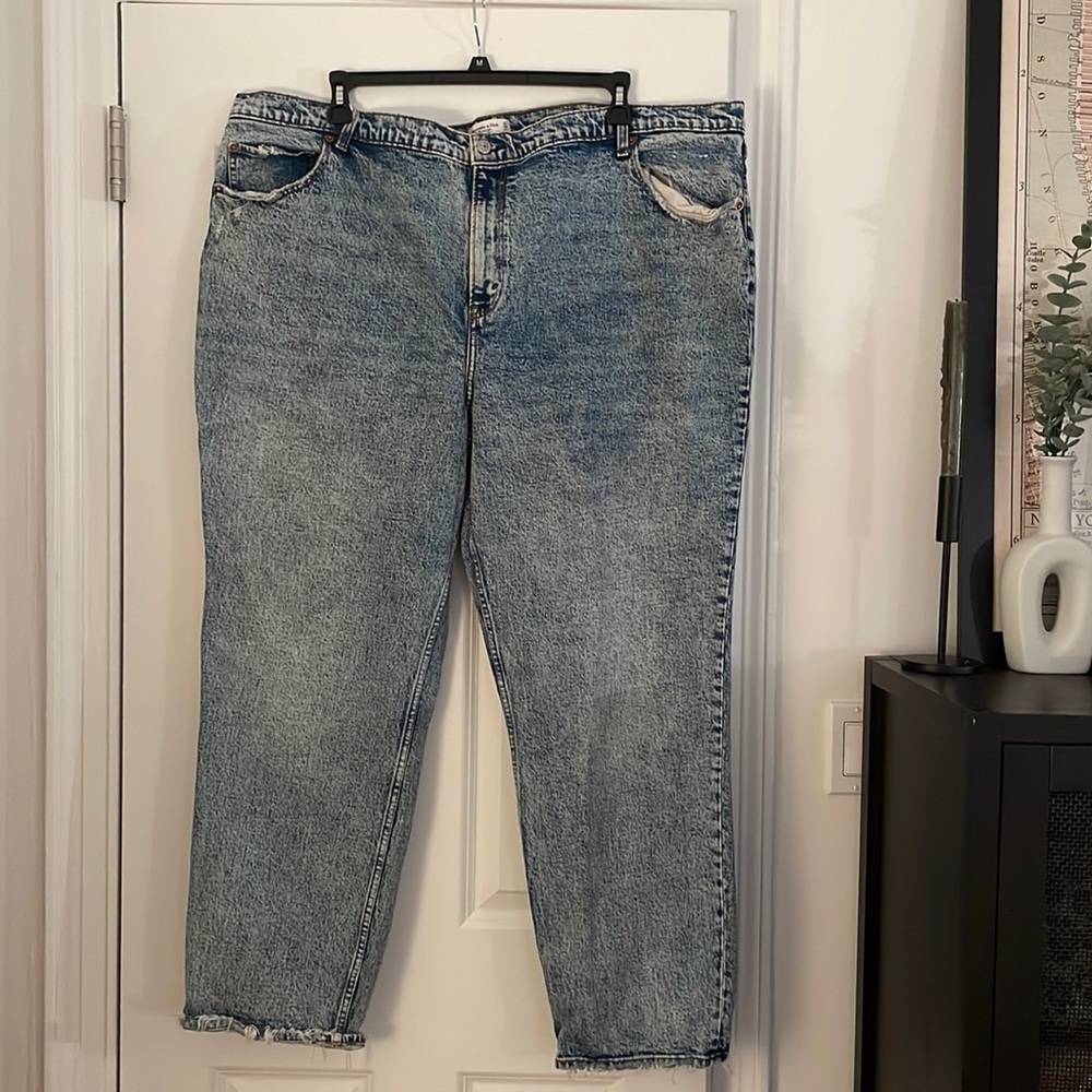 Abercrombie 90’s Straight Ultra High Rise